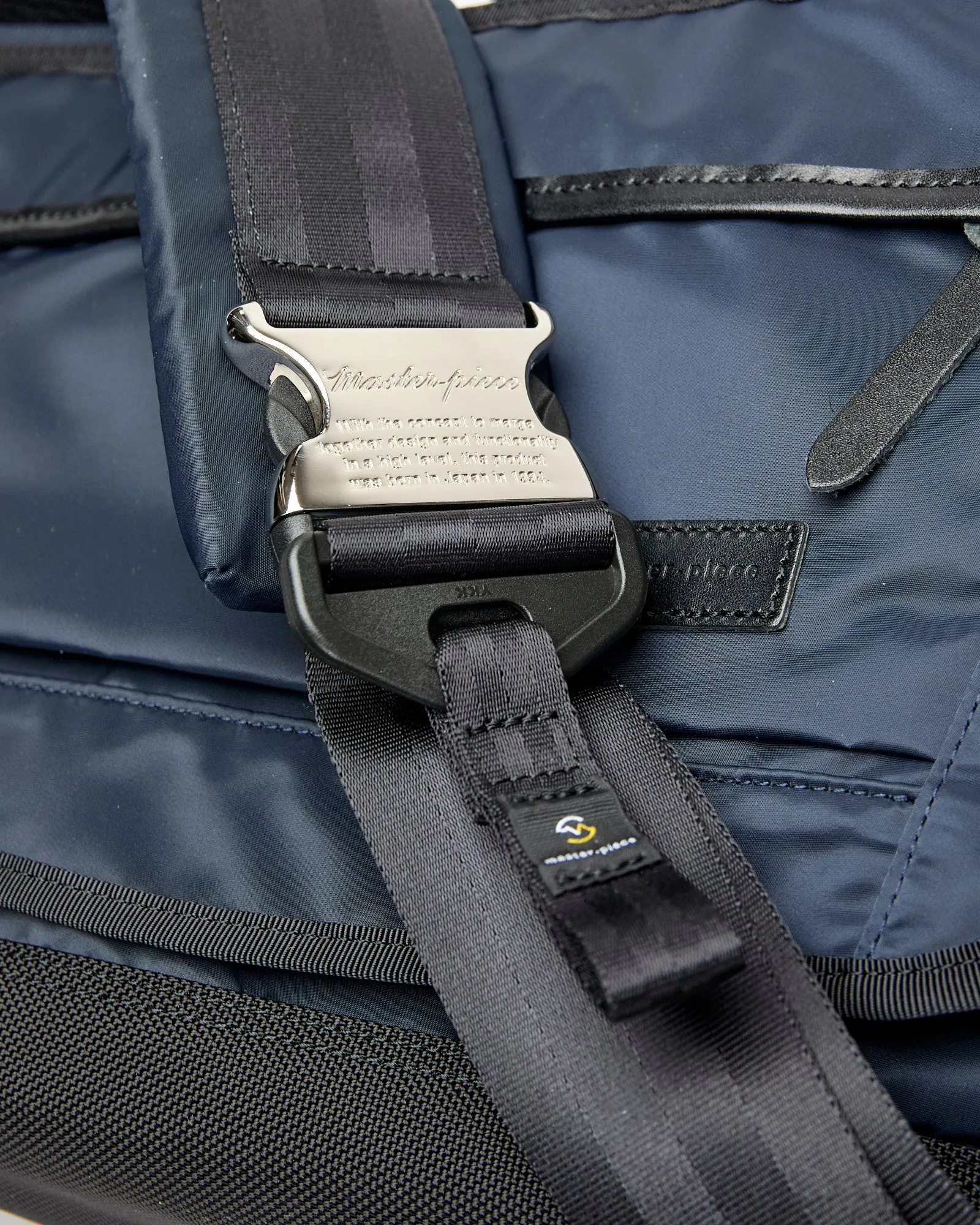 Lightning V2 Messenger Bag in Navy