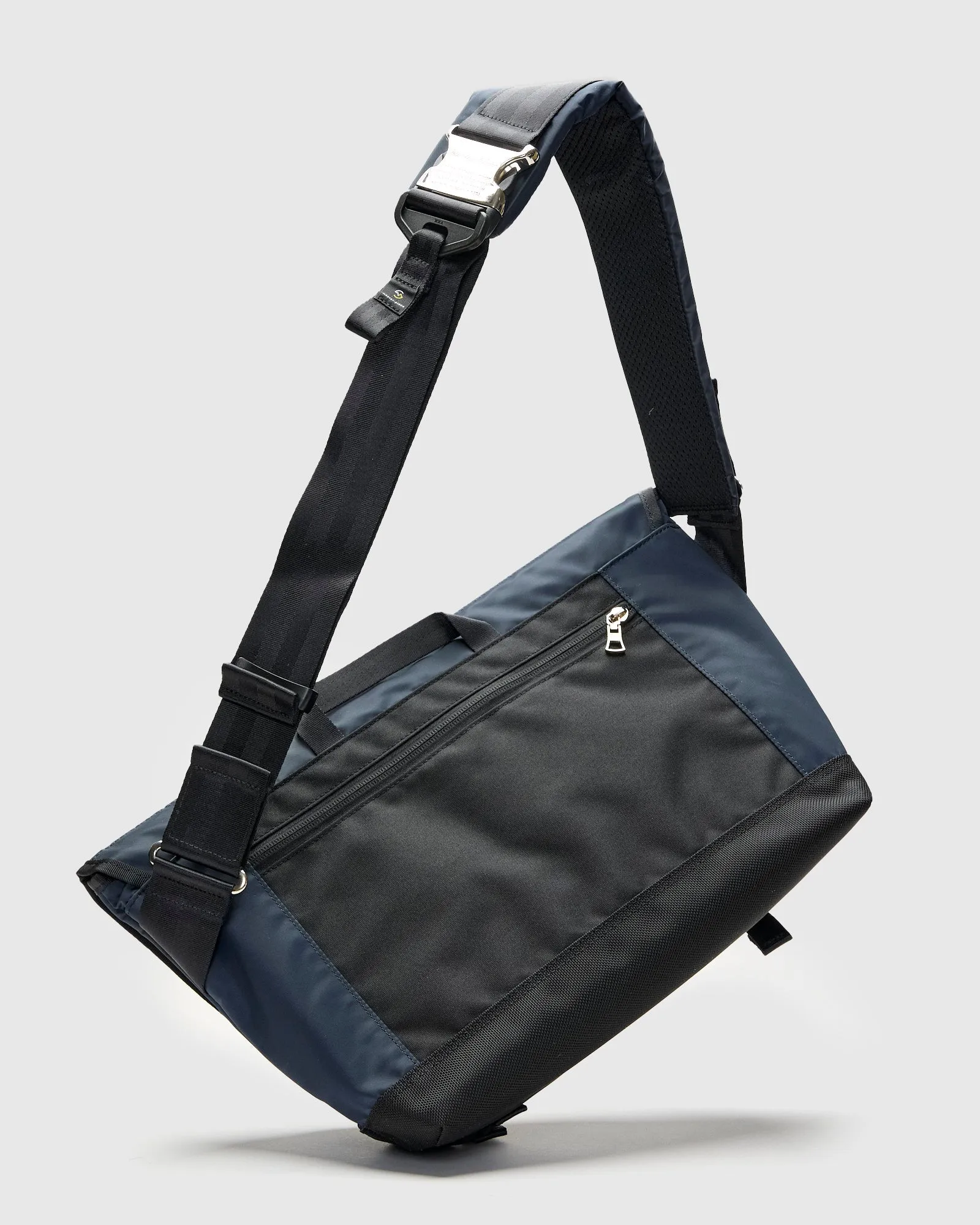 Lightning V2 Messenger Bag in Navy