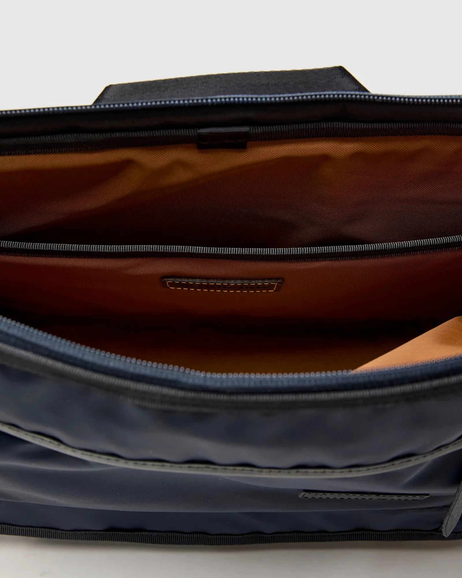 Lightning V2 Messenger Bag in Navy