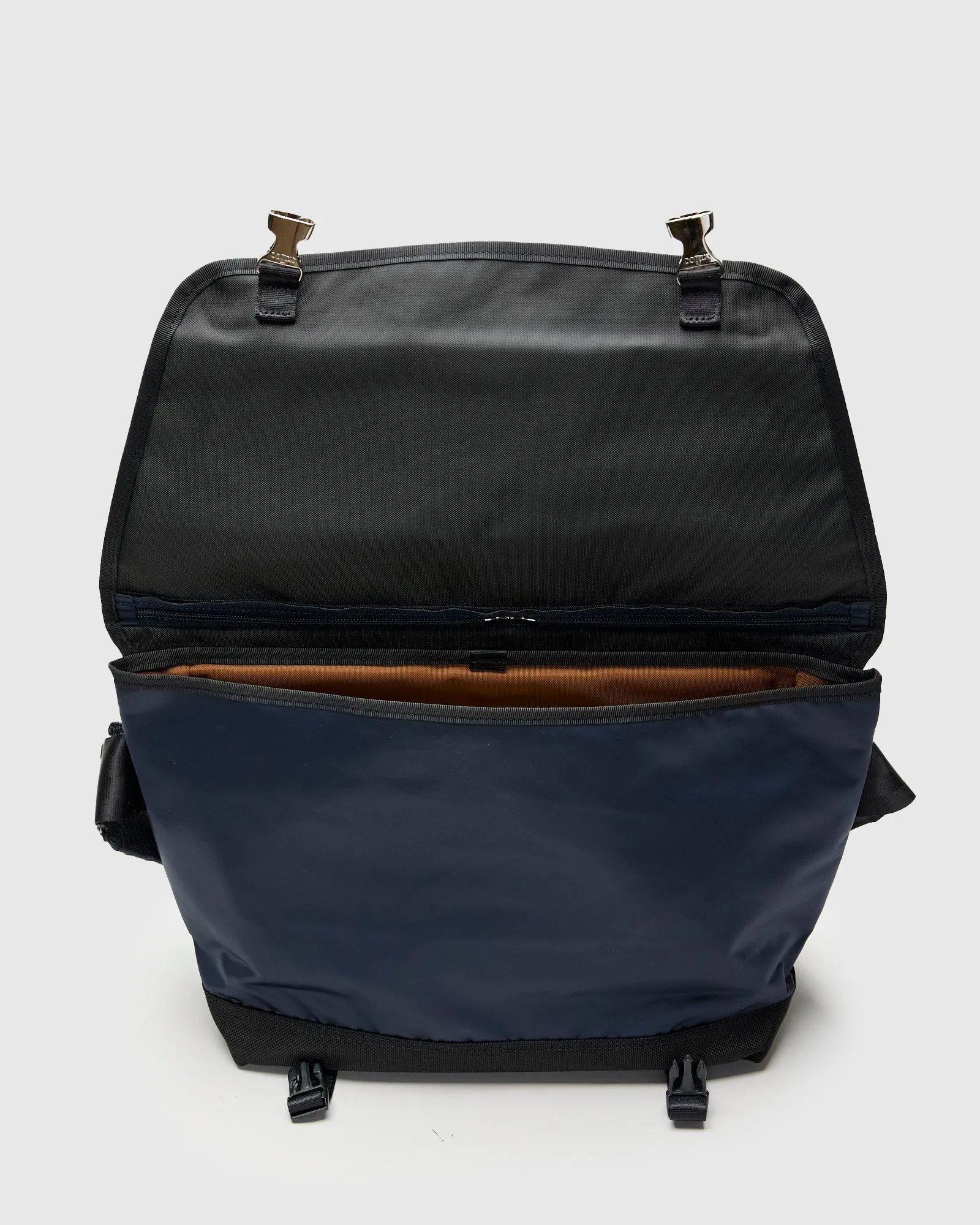 Lightning V2 Messenger Bag in Navy